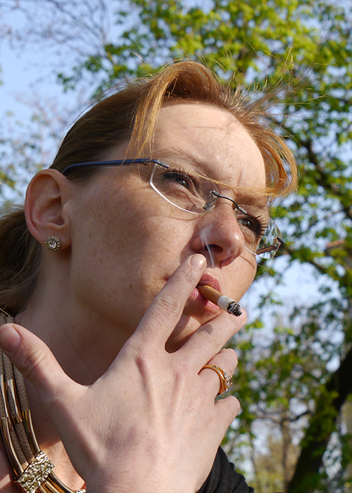 Anika beim rauchen