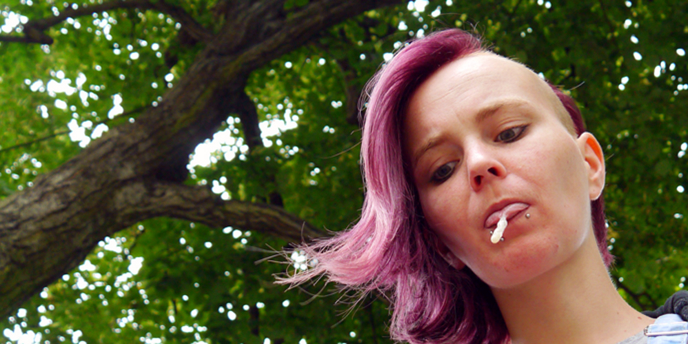 Mary-Jane beim Spucken