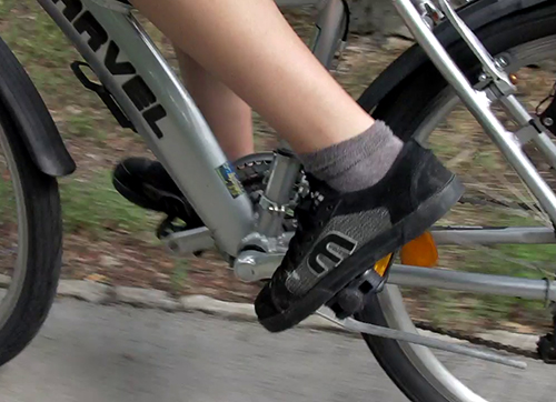 Birgitt beim Fahrrad fahren